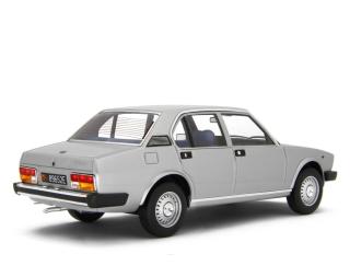 Alfa Romeo Alfetta 2.0 L 1978 Grigio Chiaro Met. Laudoracing 1:18 Resinemodell (Türen, Motorhaube... nicht zu öffnen!)